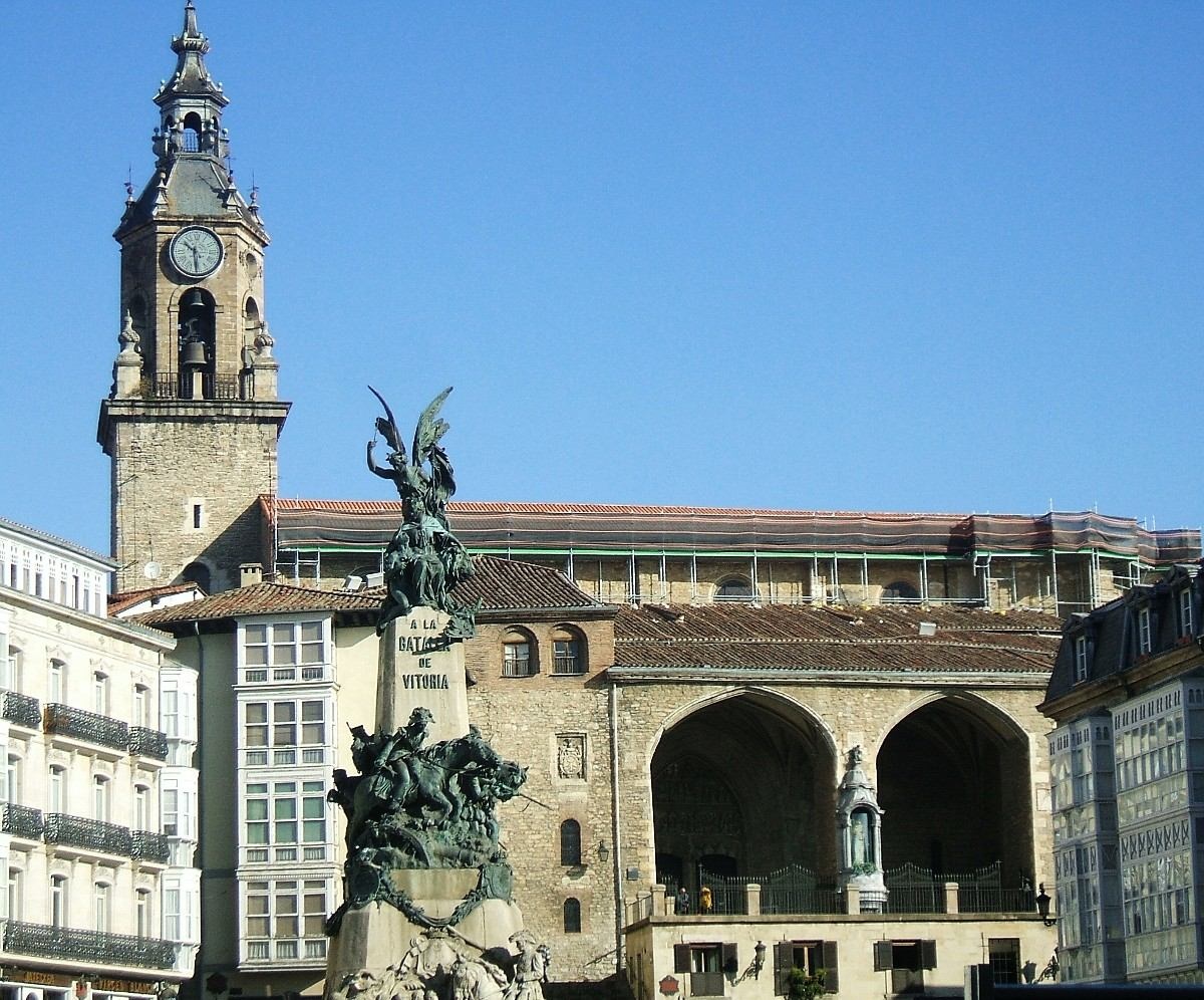 las cuatro torres de Vitoria-Gasteiz la iglesia de san miguel